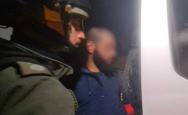 עוכבו 12 חשודים בהשתייכות ותמיכה בדאע"ש (צילום: דוברות המשטרה)