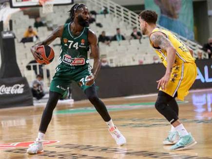 הגנה לא טובה של הצהובים ברבע הראשון (GETTY)