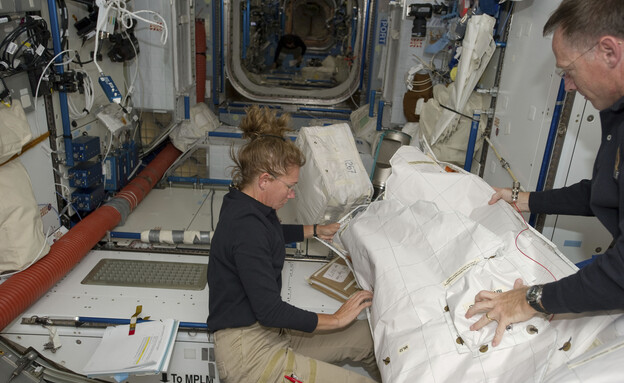אסטרונאוטים במעבורת החלל אטלאנטיס (צילום: רויטרס)