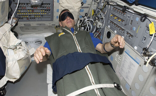 אסטרונאוטים במעבורת החלל אטלאנטיס (צילום: רויטרס)