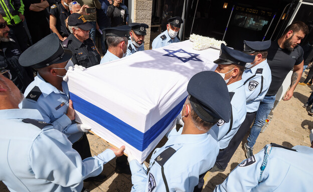 הצבת ארונו של השוטר שנהרג בפיגוע בבני ברק, אמיר ח' (צילום: דוד כהן, פלאש 90)
