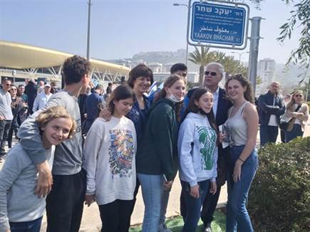 עם בני המשפחה