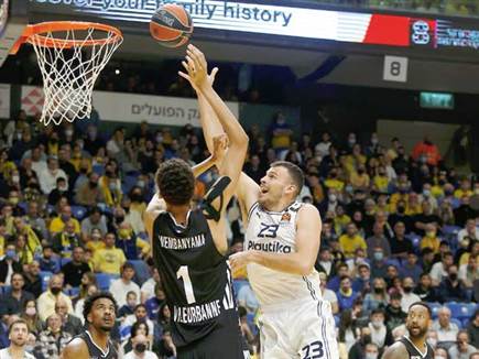 לא פשוט מול וומבניאמה. ז'יז'יץ' (אלן שיבר)