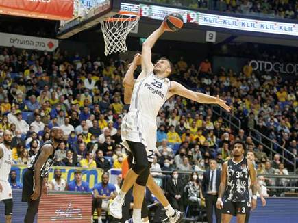 התעורר ברבע השני. ז'יז'יץ' (אלן שיבר)