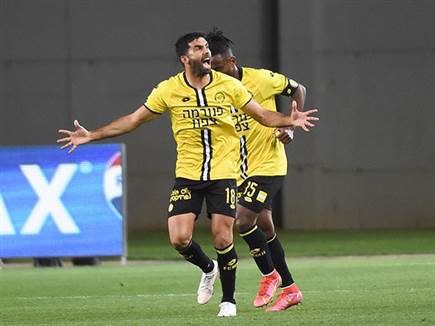 כזו שמשחקת בגאווה (ברני ארדוב)