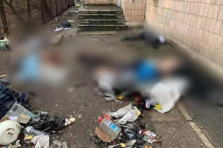 הגופות המוטלות שהשאירו הרוסים בכפר סמוך לקייב