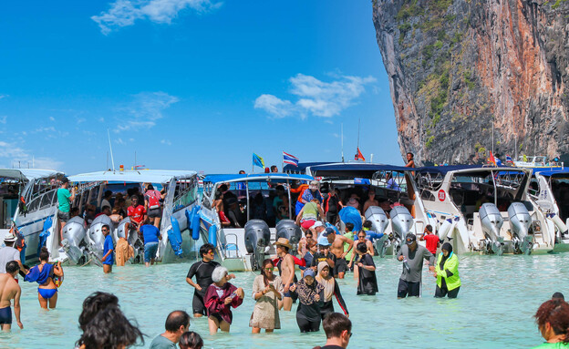 תיירים תאילנד מאיה ביי (צילום: Haluk Cigsar, shutterstock)