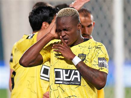 האסלביינק. שער ששווה עלייה מעל לקו האדום (אלן שיבר)