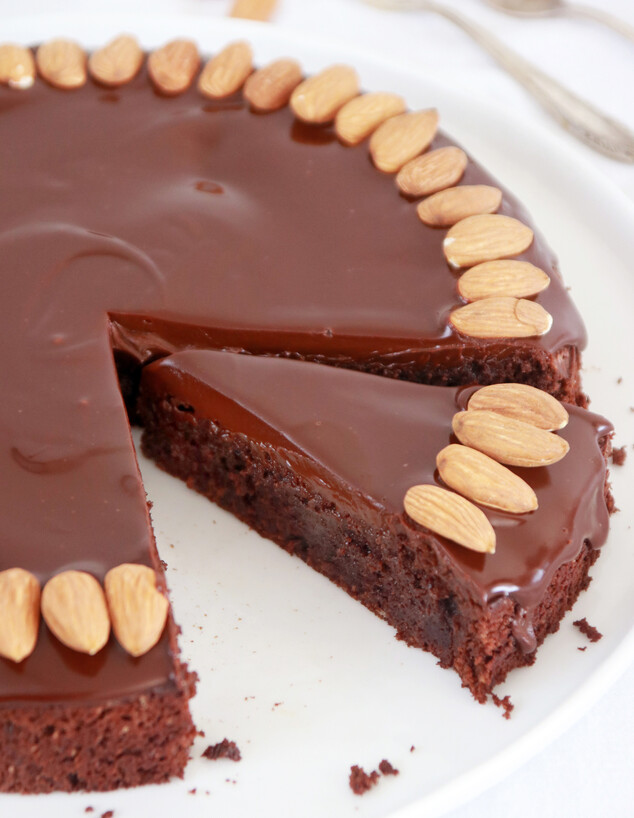 עוגת שוקולד ושקדים (צילום: נטלי לוין, יחסי ציבור)