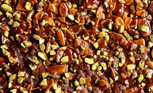 סוהאן עסלי – ממתק קרמל, זעפרן ופיסטוק פרסי (צילום: רונן מנגן, בייקרי 365 וחברים)