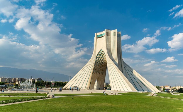 מגדל אזאדי טהראן (צילום: Artography, Shutterstock)