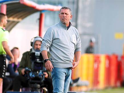 בעוד לקלינגר יש כאב ראש לא קטן (אלן שיבר)