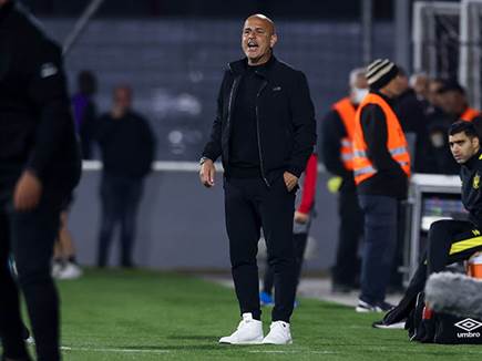 יוסי אבוקסיס. הולך ומתקרב לחוף מבטחים (מאור אלקסלסי)