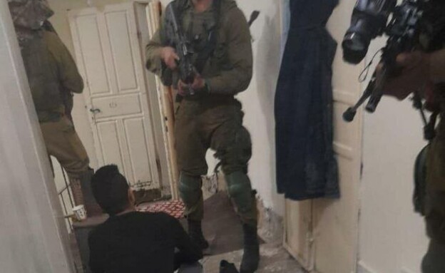 כוחות צה"ל עוצרים פלסטיני בפשיטה הלילה על הכפר יעבד