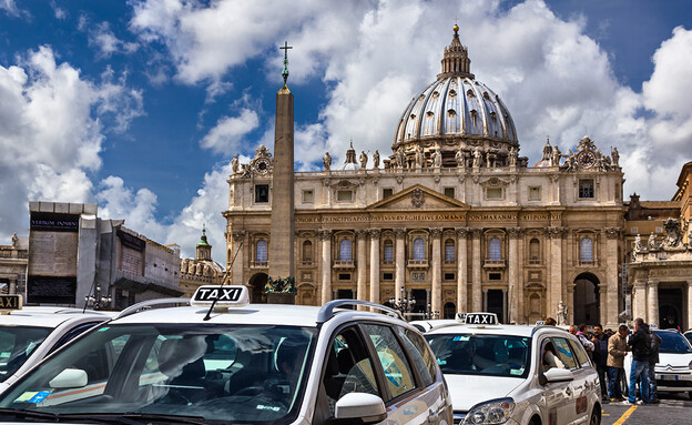 Rome taxis (Photo: Marius GODOI, shutterstock)