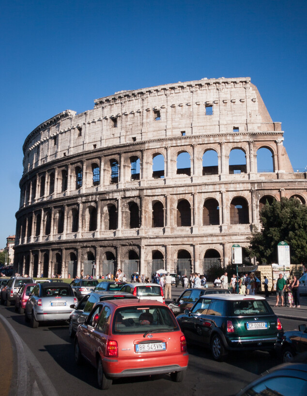 פקק תנועה רומא איטליה (צילום: pxl.store, shutterstock)