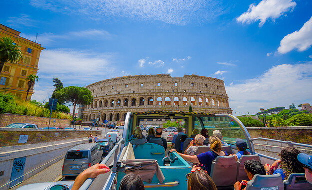 רומא אוטובוס תיירים (צילום: Fotos593, shutterstock)