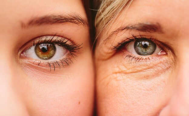 אישה מבוגרת לצד צעירה (צילום: wundervisuals, getty images)