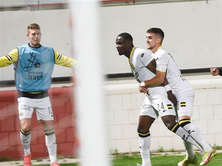 שחקני נתניה. עלו ליתרון מוקדם (ברני ארדוב)