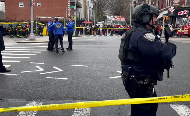  אירוע ירי בתחנת הרכבת התחתית בברוקלין (צילום: cnn)