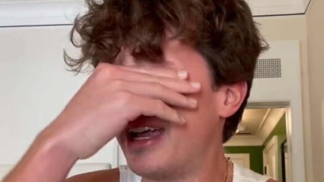 צ'רלי פות' בוכה