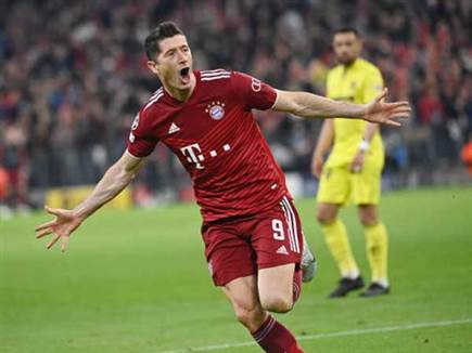 זה דווקא התחיל טוב עבורם. לבנדובסקי לאחר השער (GETTY)