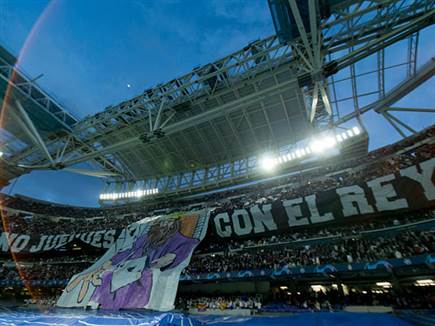 תצוגת עידוד של המדרידאים בפתיחה (GETTY)