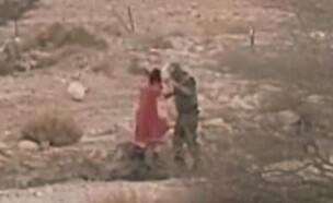 המחלץ של הילדות שנתקעו בשדה המוקשים (צילום: מתוך "חדשות הבוקר" , קשת12)