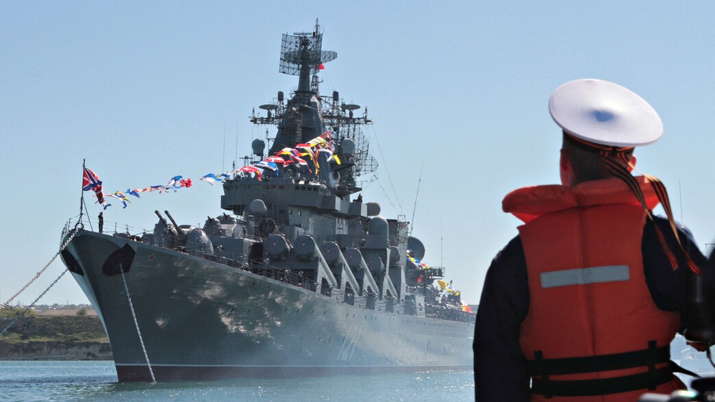 הספינה הרוסית מוסקווה עוגנת בנמל מריופל