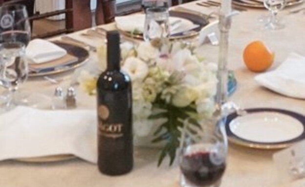 יין "פסגות" שהוגש בליל הסדר של סגנית נשיא ארה"ב קמ (צילום: טוויטר)