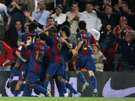 מסי חוגג עם חבריו את השער שייתכן שייזכר כגדול בקריירה שלו (GETTY)