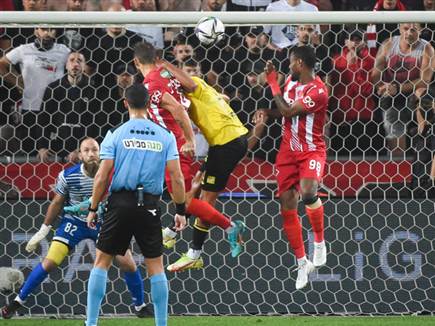 גוטליב הכפיל בנגיחה (ברני ארדוב)