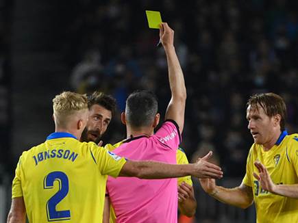 לא מעט כאלה נשלפו הערב (GETTY)