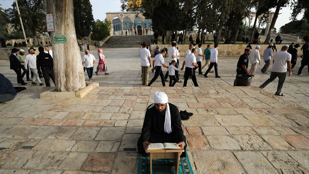 מתפללים ויהודים שעולים להר הבית