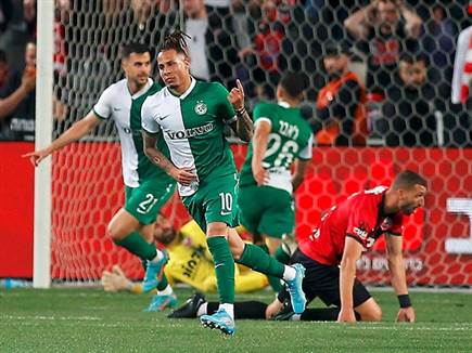 וצ'ארון שרי כבש את השני (אלן שיבר)