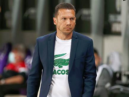 ככל שחלפו הדקות, נראה היה שבכר כבר חושב על נתניה בשבת (אלן שיבר)