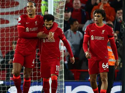 אבל מוחמד סלאח וחבריו לא חלקו כבוד לשחקני יונייטד (GETTY)