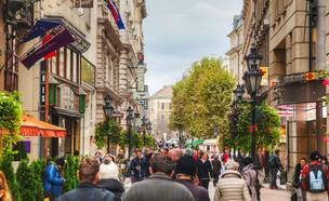 רחוב ואצ'י בודפשט הונגריה (צילום: photo.ua, shutterstock)