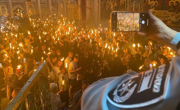 אורתודוקסים משתתפים בטקס בכנסיית הקבר  (צילום: קריסטין רינאוי)