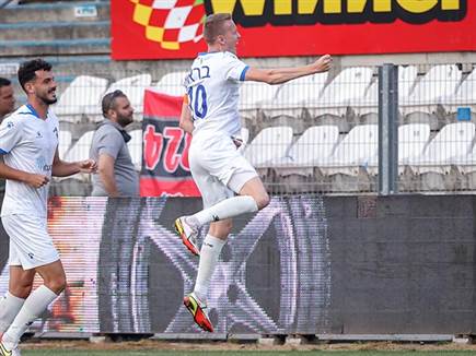 המארחת להטה (מאור אלקסלסי)