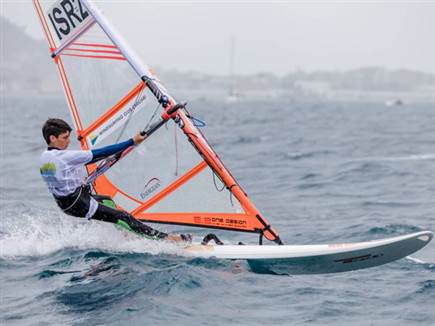 עומר שמש בתחרות (צילום: windsurfing club Cagliari) (צילום: ספורט 5)
