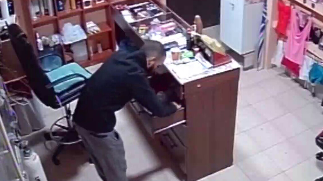 פריצה לחנות אביזרי מין