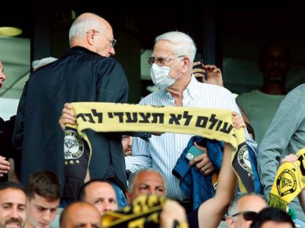 שחר ביציע (אלן שיבר)