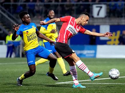 פ.ס.וו ניסתה לחזור למשחק (Getty)