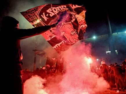 אוהדי פ.ס.ז' חוגגים, בצל מהמחאה (Getty) (צילום: ספורט 5)