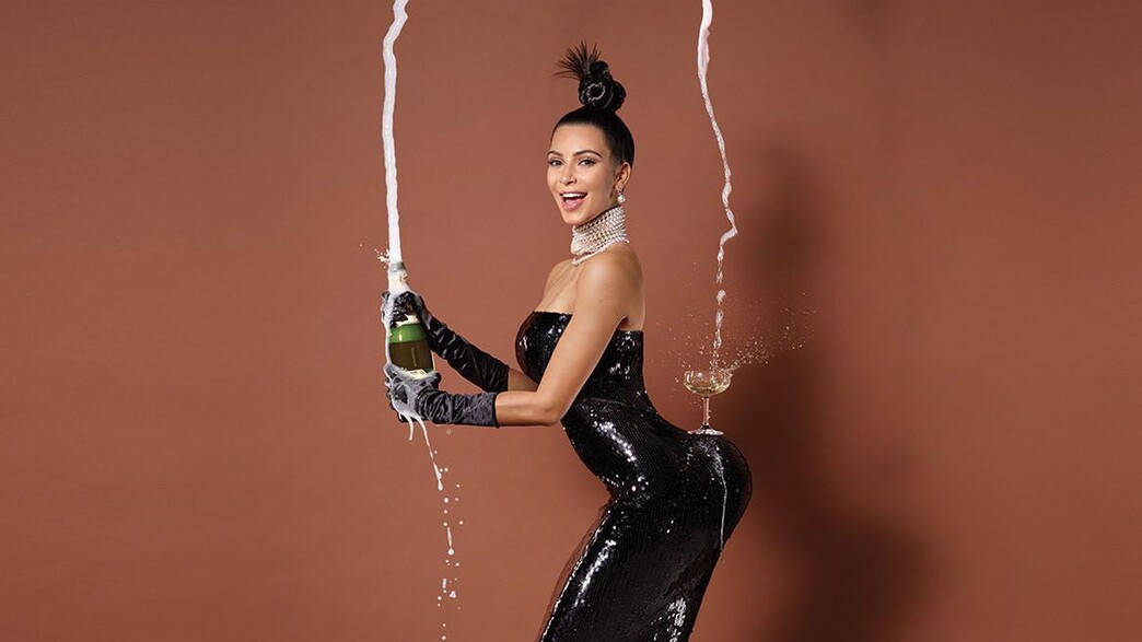 התמונה המסעירה של קים קרדשיאן על שער מגזין פייפר התמונה המסעירה של קים קרדשיאן על שער מגזין פייפר