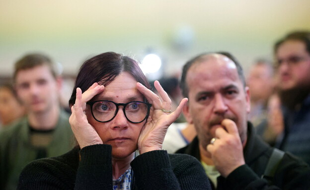 תומכת לה פן מאוכזבת אחרי הבחירות בצרפת (צילום: רויטרס)