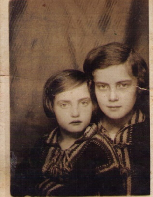 בלה שטיינר ואחותה הגדולה  (צילום: צילום פרטי)