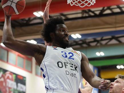 הוליך את הרצליה ויצא בחמש עבירות. אונואקו (מנהלת הליגה)