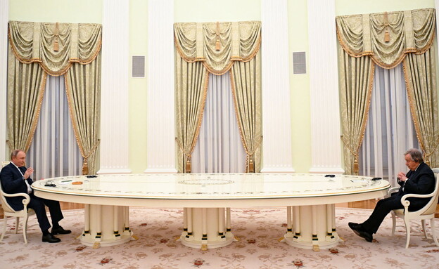 נשיא רוסיה ולדימיר פוטין בפגישה עם מזכ